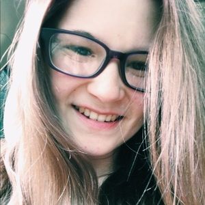 Meet your Posher, Danae